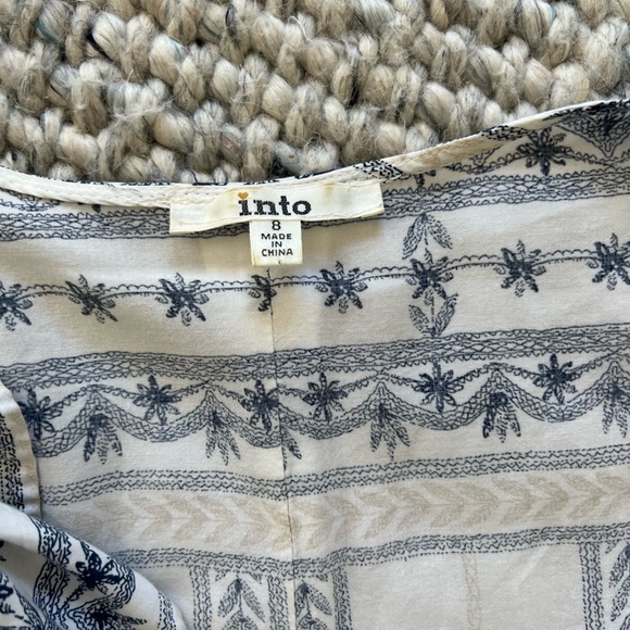 Into Blouse - Picture 3 of 3